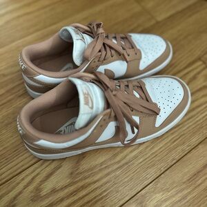Women Nike Low Dunks Size 9